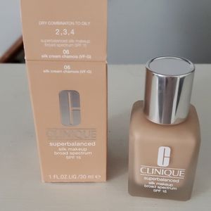 Clinique super balanced silk foundation